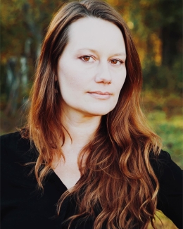 headshot photo of woman