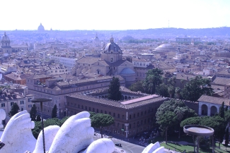 wide photo of Rome, with St. Peter's and the pantheon in the distance