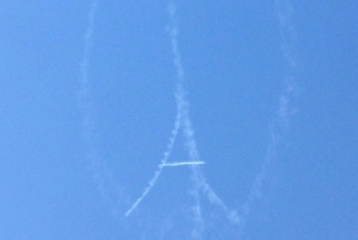 eiffel tour skywriting